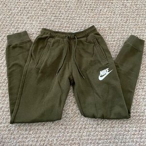 women’s nike joggers